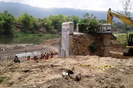 Hujan Bukan Suatu Halangan Proyek Jembatan Nambangan Jalan Terus