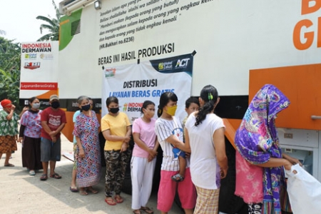 Rice Truck Armada Layanan Pangan Gratis Bagi Keluarga Pra Sejahtera 