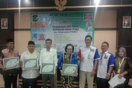 Pengukuhan DPD Perkumpulan Wartawan Media Online  Indonesia PWMOI Kulonprogo  2023 Berikan Penghargaan Record Prestasi  Ke 7  Tokoh 