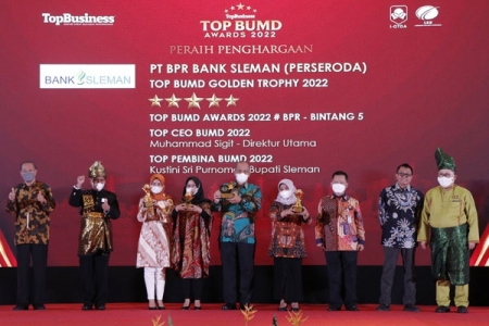 PT BPR Bank Sleman Sabet Penghargaan TOP BUMD Golden Trophy 2022
