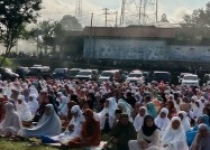 Umat Muslim Ngoro-oro Patuk Gunungkidul  Padati Lapangan Karangweru  Idul Fitri 1445 H 