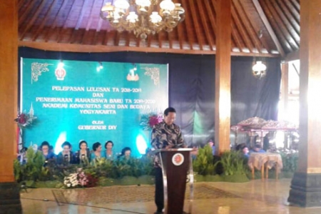 Lulusan Akademi Komunitas Seni Budaya di Wisuda Sultan