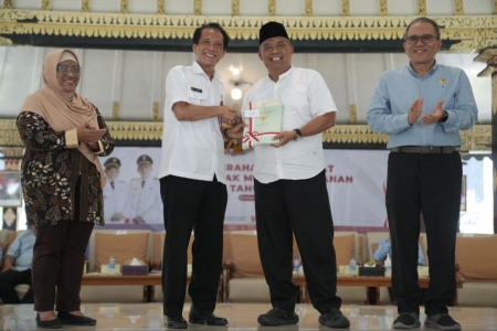 Kantor Pertanahan Sleman Serahkan 171 Sertifikat Tanah Hak Milik Kasultanan Kepada Pemkab Sleman