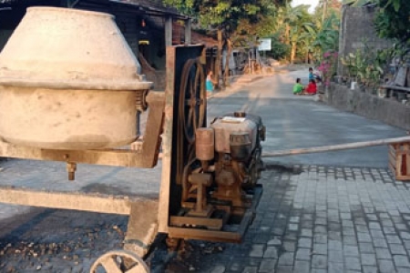 Warga  RT 01 –  02  Plakaran Baturetno Bantul  Gembira ‘Padat Karya  Mengubah Wajah Kampung Bersih dan Tertata