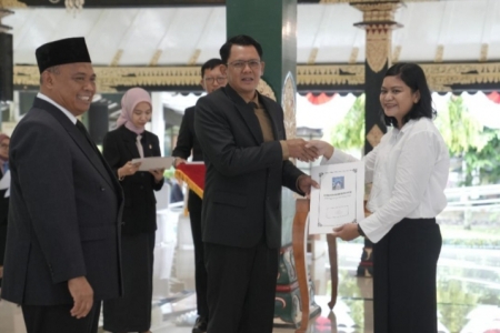 Pemkab Sleman Serahkan SK Pengangkatan Kepada 49 PPPK Sekaligus Pengambilan Sumpah Jabatan Fungsional