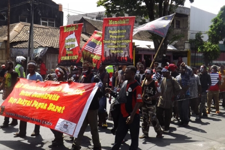 Aliansi Mahasiswa Papua Demo Mendesak  Di Hentikannya Ekplorasi SDA Di Tutup  