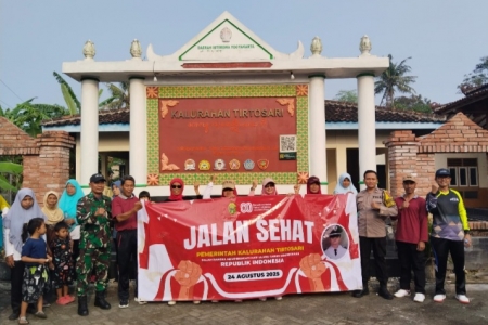 Peringati HUT RI 80 Warga Tirtosari Kretek Bantul Gelat Jalan Sehat Meriah