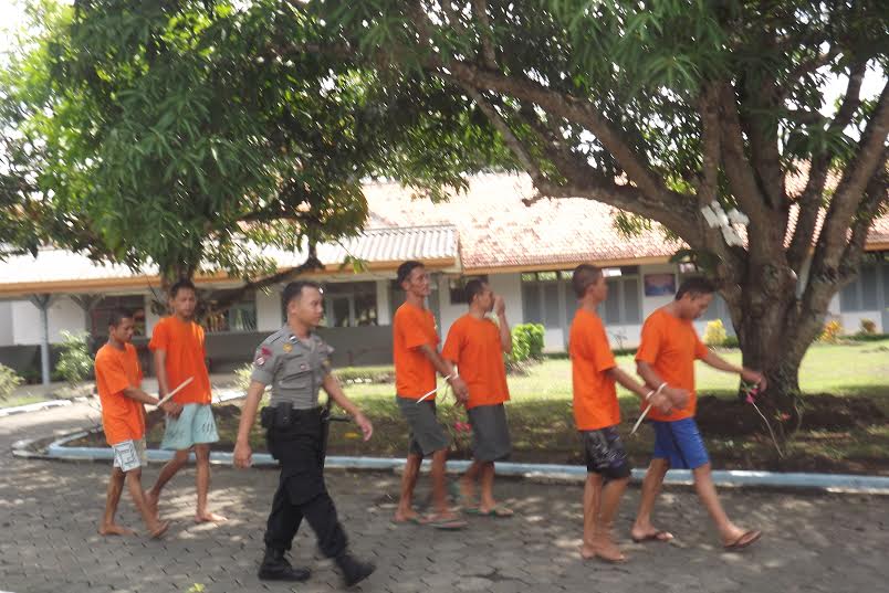 8 TAHANAN POLRES DAN POLSEK NYOBLOS DI TPS 16 RUTAN KELAS 11B WONOSARI GUNUNGKIDUL