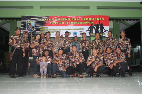 FKPPI Wirobrajan Gelar Nonton Bareng  Film Enam Jam Di Jogja