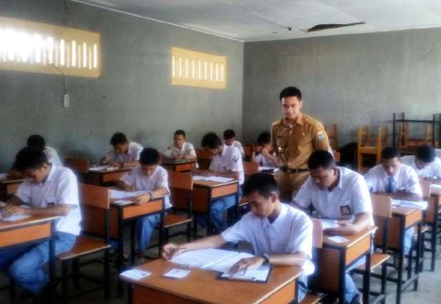 Peserta Ujian UN di Tinjau Gubernur 