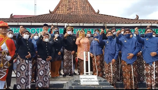 Hari Jadi Ke- 75  Kalurahan   Condongcatur Diikuti Oleh Sejumlah Bregodo