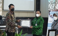 Pemkab Sleman Berikan Penghargaan…