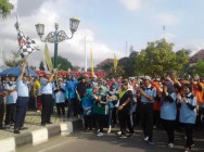 Jalan sehat olah raga ringan mengendorkan…