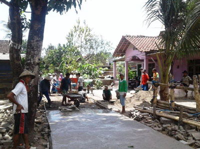  Padat  Karya Jangan Lunturkan Gotong Royong Masyarakat