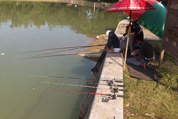 Mancing mania Di telaga Kemuning