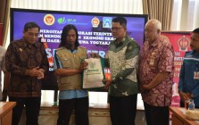BERIKAN BANTUAN PADA EKS NAPITER,…