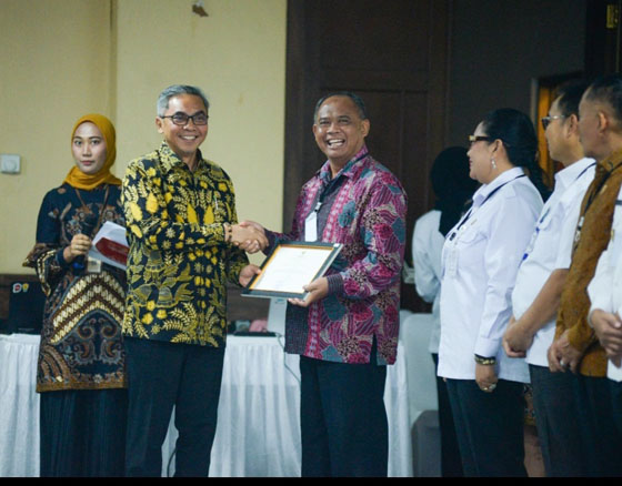 Bupati Sleman Terima Penghargaan Monitoring Center For Prevention KPK RI Capai Peringkat Pertama Se- DIY