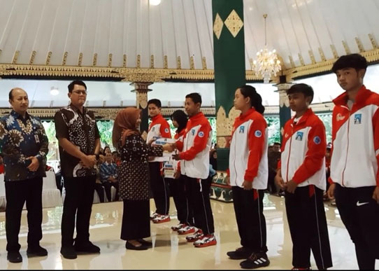 Sukses Juara Umum POPDA DIY 2024,Pemkab Sleman Beri Penghargaan Kepada Atlet dan Pelatih 