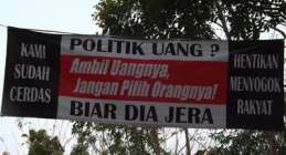 PROSES PILKADES HENTIKAN MENYOGOK…