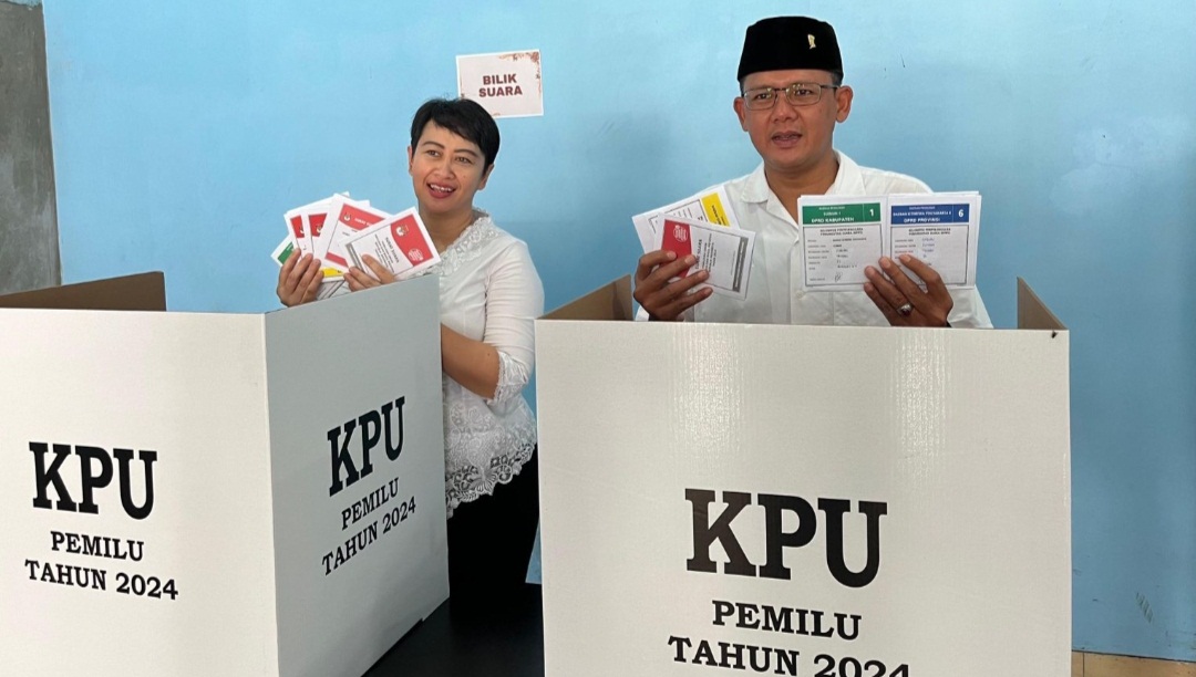 Wakil Bupati Sleman Bersama Keluarga Nyoblos di TPS 33 Kalurahan Tridadi