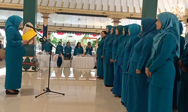 Ketua TP PKK Kapanewon Resmi Dilantik. Diharapkan Untuk Terus Bersinergi dan Berinovasi 