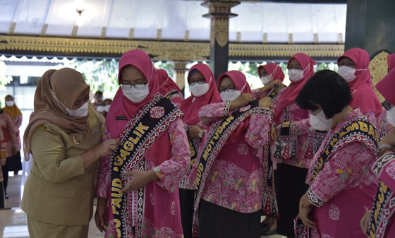 IBU PAUD SLEMAN DIHARAPKAN  DAPAT BERPERAN DALAM MEMAJUKAN KUALITAS PENDIDIKAN ANAK USIA DINI
