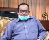 Prof.DR.Sutrisna Wibawa Rektor…