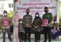 1000 Paket Sembako Untuk Warga,…