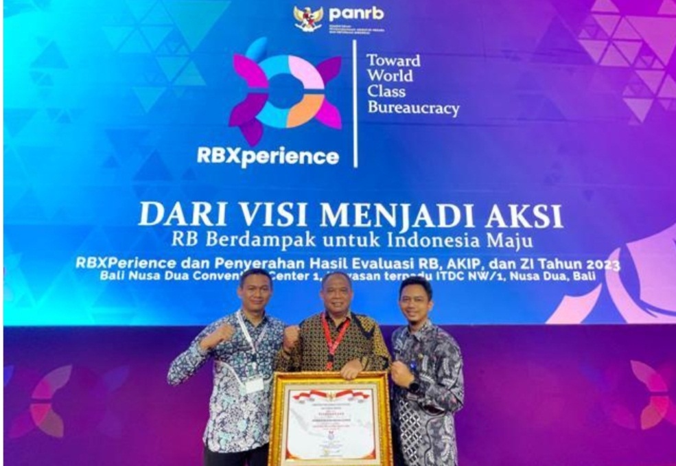 PEMKAB SLEMAN RAIH  PENGHARGAAN SAKIP PREDIKAT A KEMENPAN RB