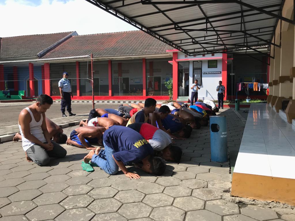Para WBP Rutan Bantul  Sujud  Syukur