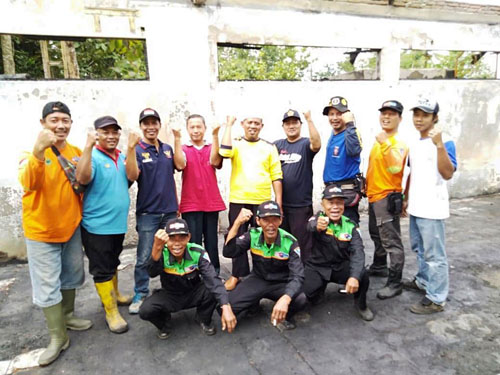200 Orang Bersihkan Puing -Puing SD Sokasari Pasca Kobongan 'Hanya 2 Jam Sudah Bersih 