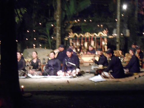 GELAR  RITUAL  MUSIK  MANTRA CAKRA MANGGILINGAN PANGRUWATING  DIYU