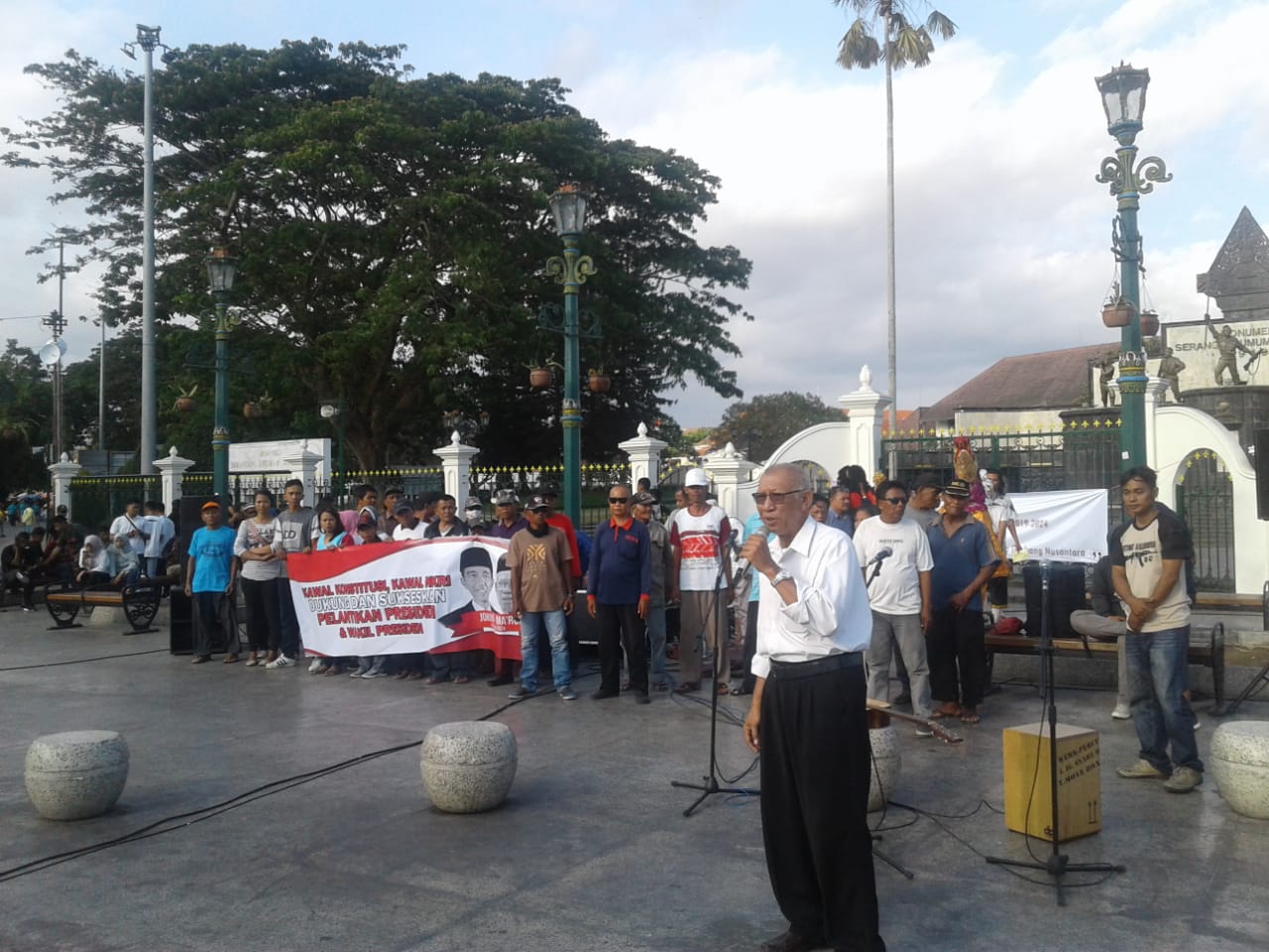 ABG Demo  Dukung Pelantikan Jokowi-Makruf 
