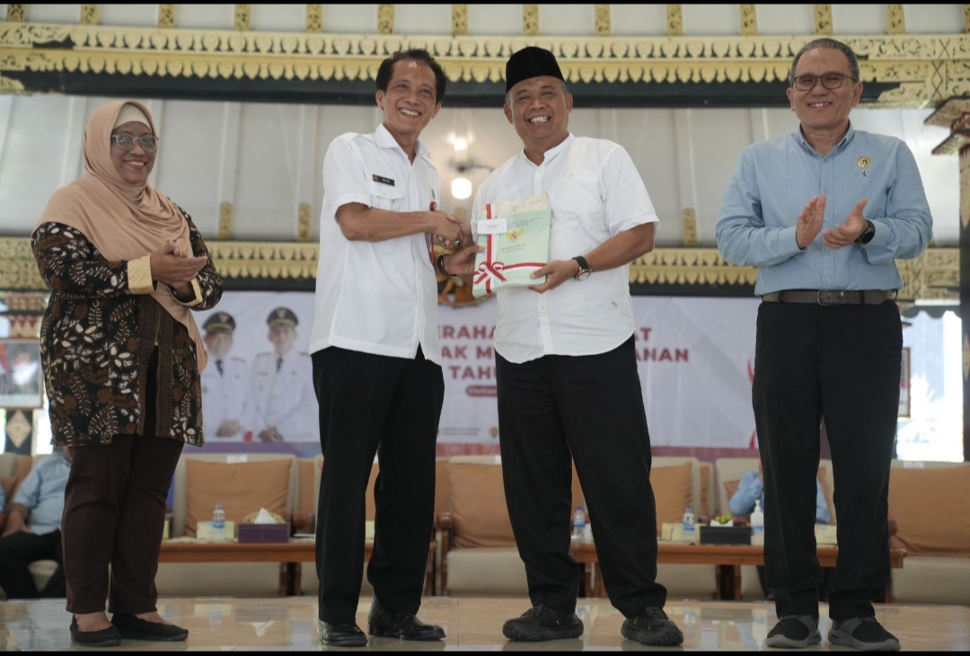 Kantor Pertanahan Sleman Serahkan 171 Sertifikat Tanah Hak Milik Kasultanan Kepada Pemkab Sleman