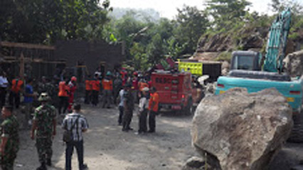 Korban Bencana Gunung Jugrug Ngawen Gunungkidul Di Evakuasi