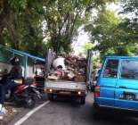 Mengangkut Sampah Di Muntilan Kesiangan…