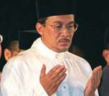 Anwar Ibrahim. Malaysia 'Mencuri…