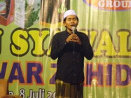 KH Anwar Zaid Menghibur Sekaligus…