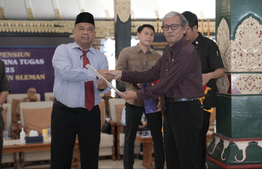 232 Calon Purna Tugas PNS Sleman Terima SK Pensiun