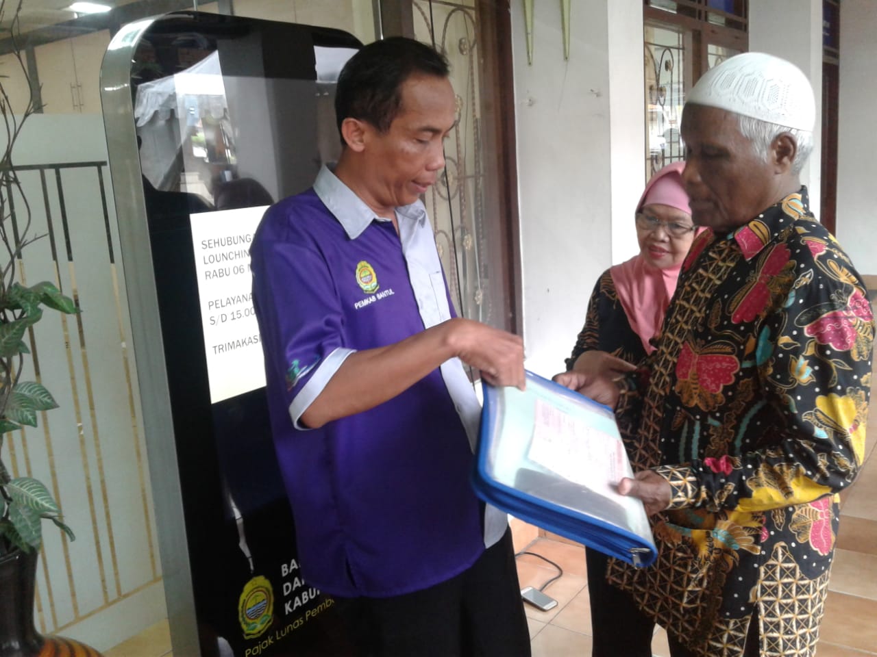 PELAYANAN  PAJAK DITUTUP, WARGA MENGELUH 