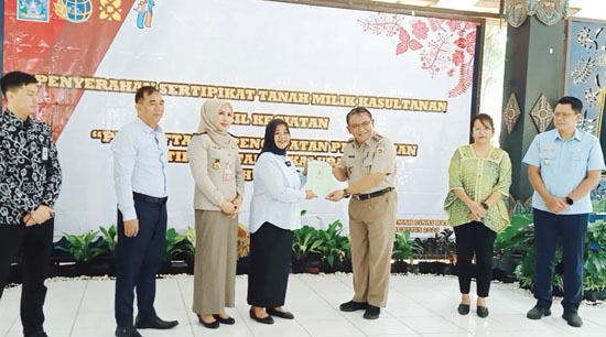 TOTAL 500 SERTIFIKAT TANAH KALURAHAN MILIK KASULTANAN DISERAHKAN KE PEMKAB SLEMAN