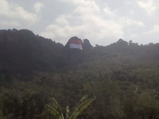 Gunung Buncu Nglanggeran Di Kibari Bendera Raksasa Merah Putih