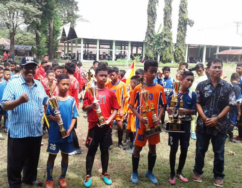 UPT Pleret Juara I Cabor Sepakbola Tingkat Sekolah Dasar