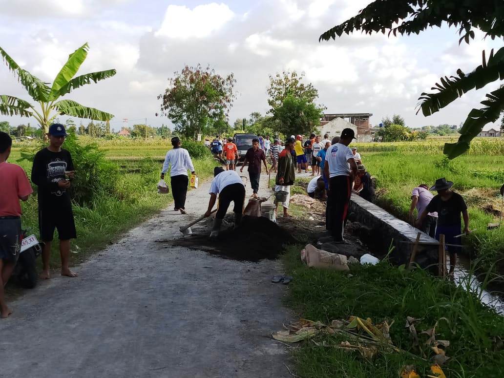 Gotong Royong Membuat Awet Muda ' Mujiyono Caleg Berkarya Peduli Warga 