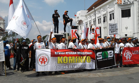 Kesatuan  Niaga Celluler Indonesia Jateng-DIY  Gelar Aksi Tolak Aturan 1 NIK 3 Simcard