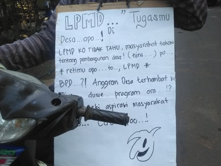 Warga Desa Semoyo Patuk Pasca Lebaran Demo ' Masyarakat Desa berhak melakukan pantauan pelaksanaan Pembangunan Desa