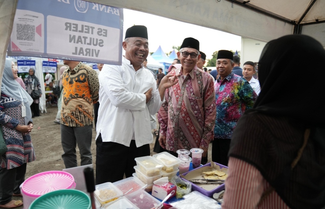 Bupati Sleman Harda Kiswaya Buka War Takjil Ramadhan  Sinduadi 