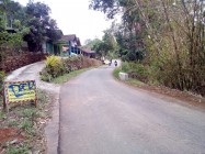 Jalan menanjak dan berkelok menjadi…