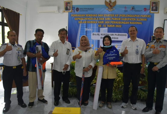 PARA JUKIR SLEMAN DAPAT BINGKISAN SEMBAKO DARI PEMKAB 