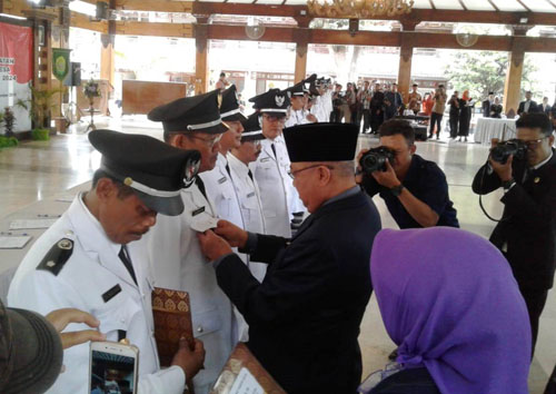 Bupati Bantul Tegaskan 30 Lurah Terlantik Dengan Lagu Gundul Gundul Pacul Jangan Gembelengan 